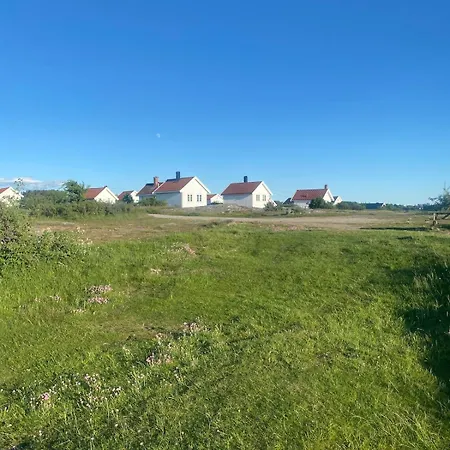 House With Large Garden, Near The Sea In Saltnes *