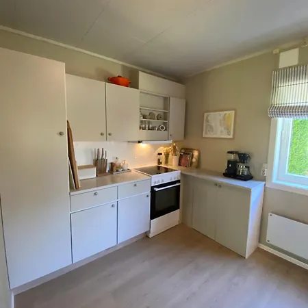 House With Large Garden, Near The Sea In Saltnes *